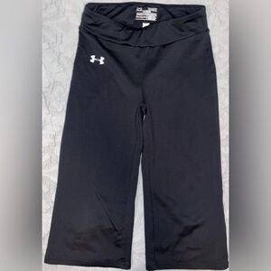 Girls under armor black Capri pant heatgear YSM semi-fitted can fit kids size :8